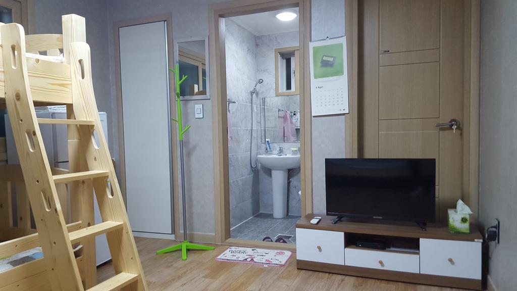 The 1St Andong Hostel Exterior photo